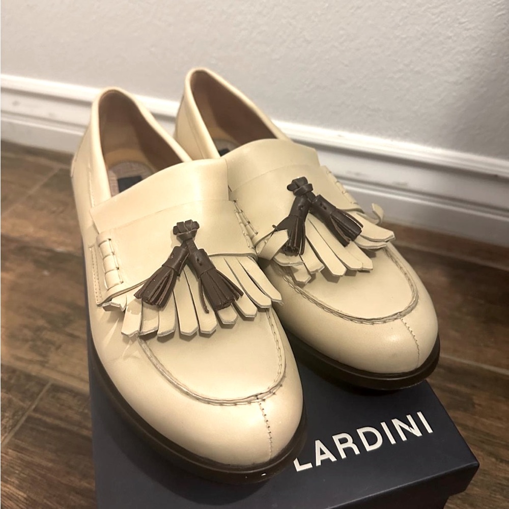 Nearly new Men’s Lardini Beige Italian leather tassel loafers size 44 / 11 US